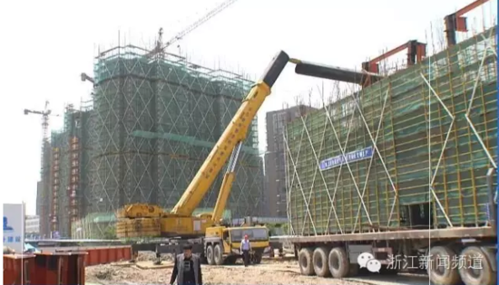 五一假期，杭州一工地的起重機吊機倒塌，造成1人重傷，3人輕傷
